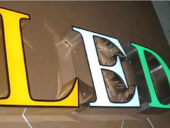 乐山介绍LED招牌的基础知识。